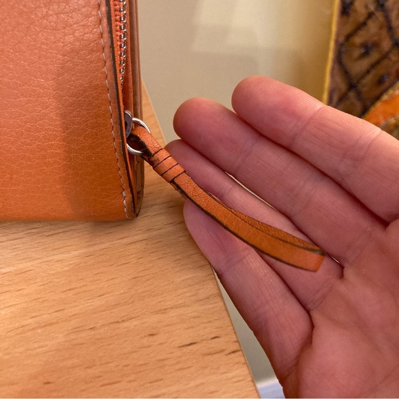 Cole Haan Orange Smooth Leather Clutch Organizer Wallet Zip Compartment GUC - Picture 6 of 13
